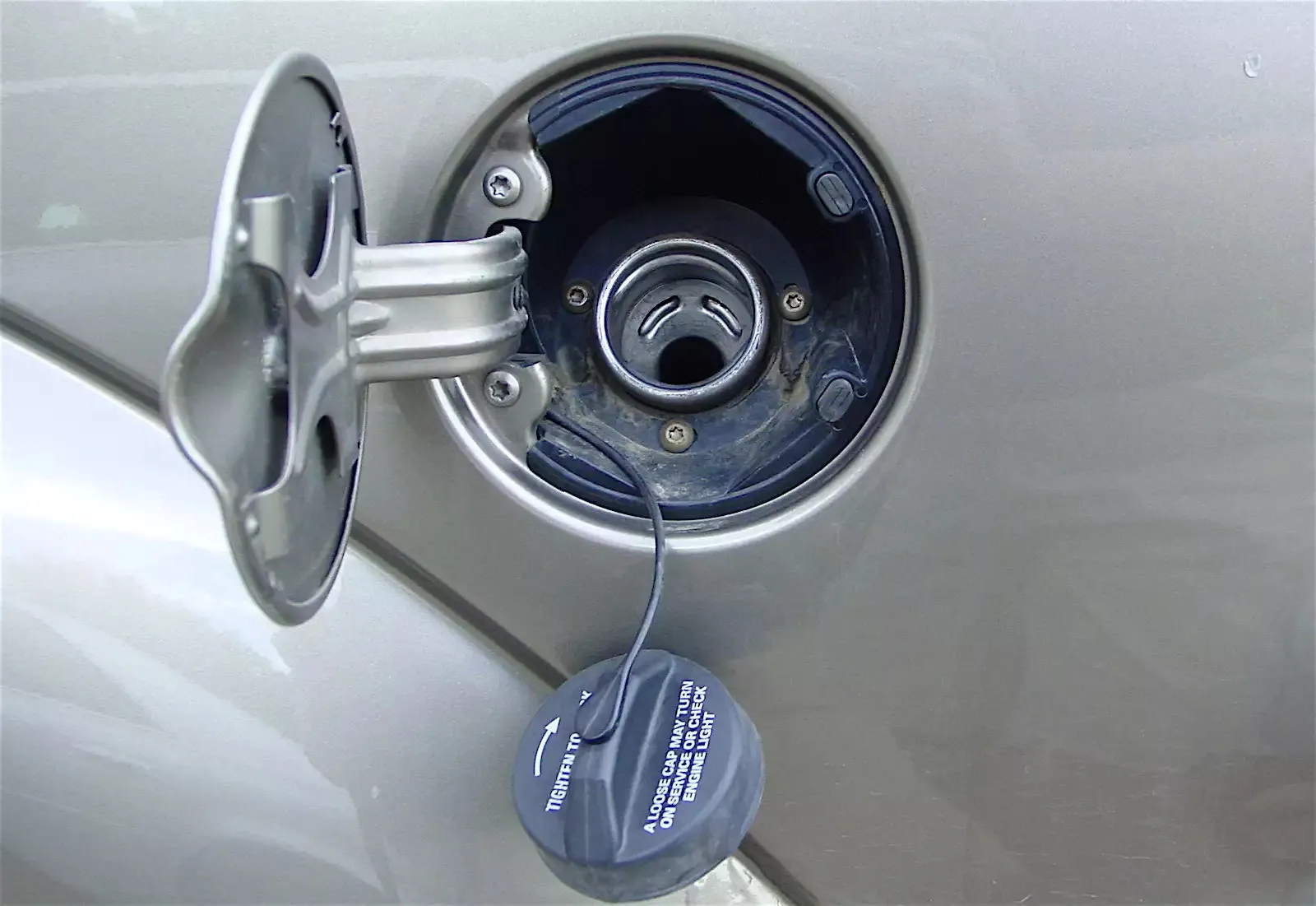 Таємниця для водіїв: що означає стрілка на панелі приладів - today.ua