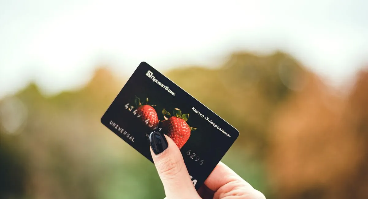 ПриватБанк установил правила перевода валютных средств до конца 2025 года: сколько придется заплатить - today.ua