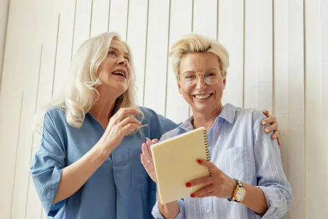 Стрижки, які "прибирають" 10 років з обличчя: сучасні варіанти для жінок 40+