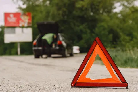 Водіям назвали п'ять речей, які мають бути в автомобілі