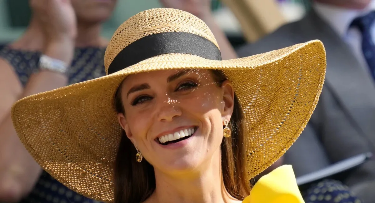 У сукні відтінку вершкове масло: Кейт Міддлтон вперше за два роки відвідала садову вечірку - today.ua