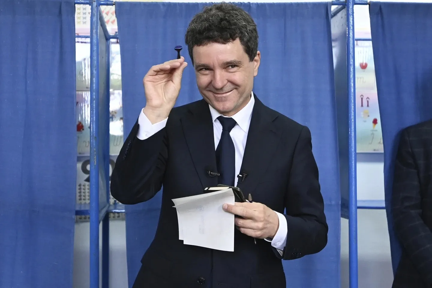 Новообраний президент Румунії зробив заяви щодо війни в Україні та відправки миротворців - today.ua