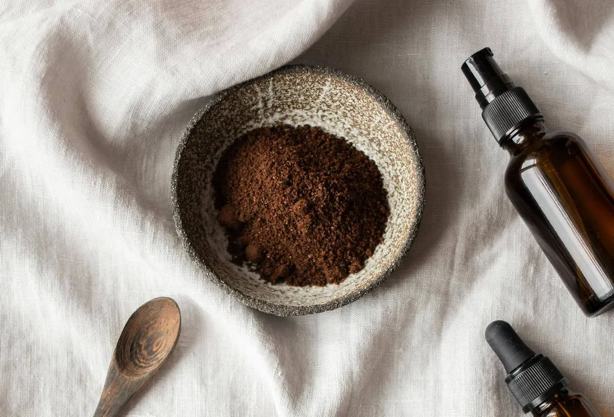 Чому не варто викидати кавову гущу: знадобиться в побуті, догляді за шкірою та в городі - today.ua