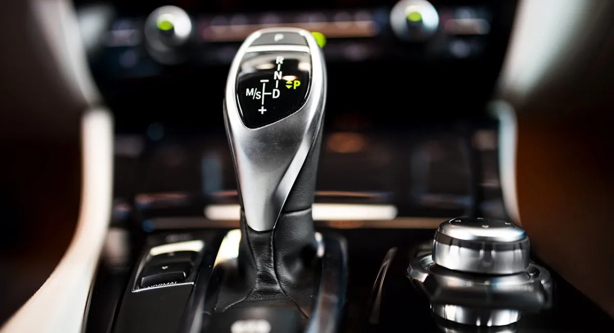 Водителям объяснили, почему автопроизводители начали отказываться от автоматов - today.ua