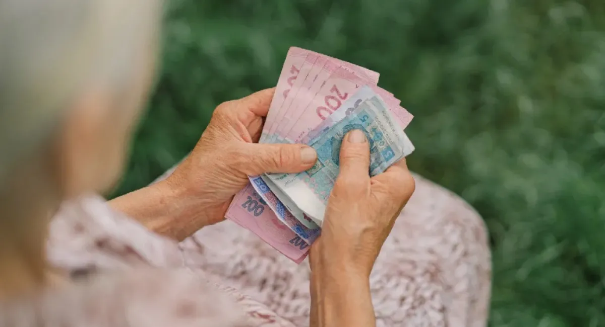 Держава недоплатила сотням тисяч українців частину пенсій: уряд постановив повернути людям усе заборговане - today.ua