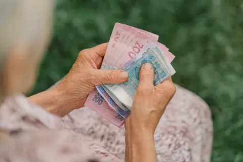 Держава недоплатила сотням тисяч українців частину пенсій: уряд постановив повернути людям усе заборговане