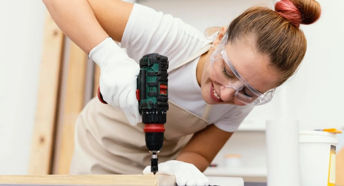 Українцям заборонили робити ремонти в своїх квартирах у вихідні дні: порушників можуть оштрафувати - today.ua