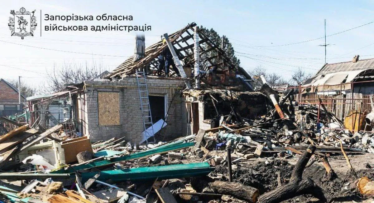 Окупанти скинули п'ять авіабомб на село в Запорізькій області: є жертви - today.ua