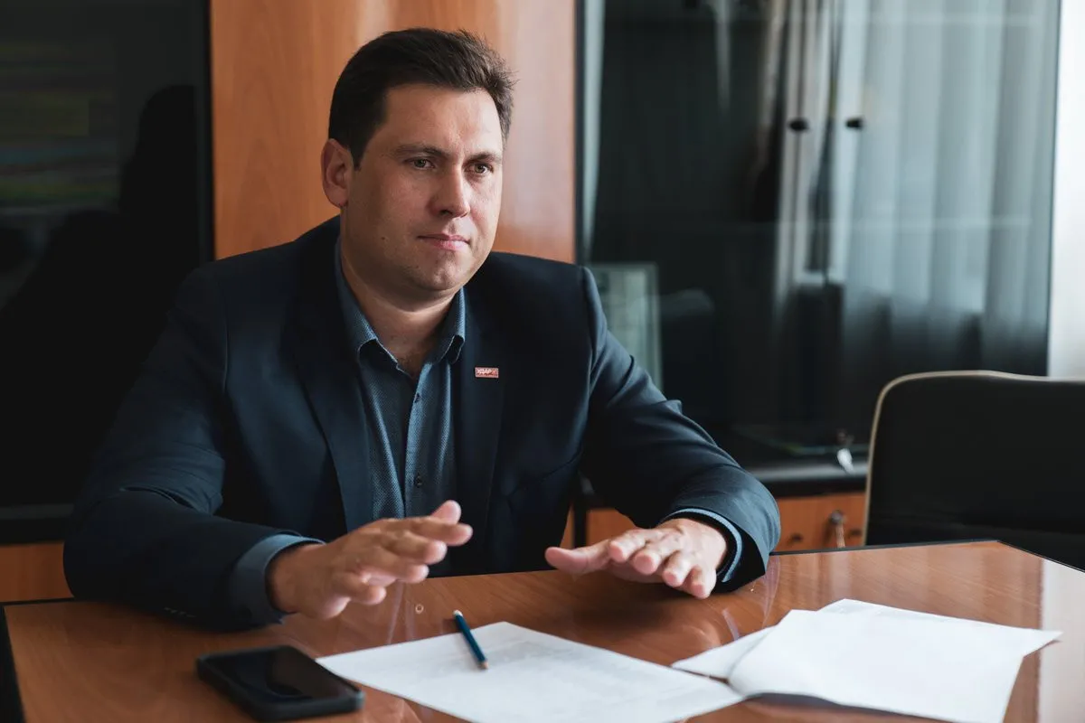 Деревья важны не меньше дронов: депутат и военнослужащий полка “Ахиллес” объясняет расходы на парки во время войны Деревья важны не меньше дронов: депутат и военнослужащий полка “Ахиллес” объясняет расходы на парки во время войны - today.ua