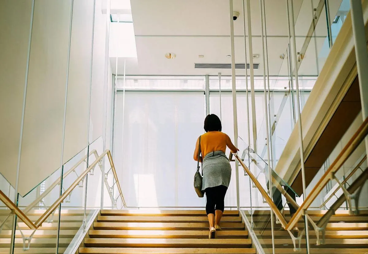 Одна проста вправа допоможе людям старше 60 років зміцнити серце та м'язову систему - today.ua