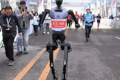 У Греції готуються приймати перші в історії Олімпійські ігри роботів-гуманоїдів: чи варто людям вже боятися