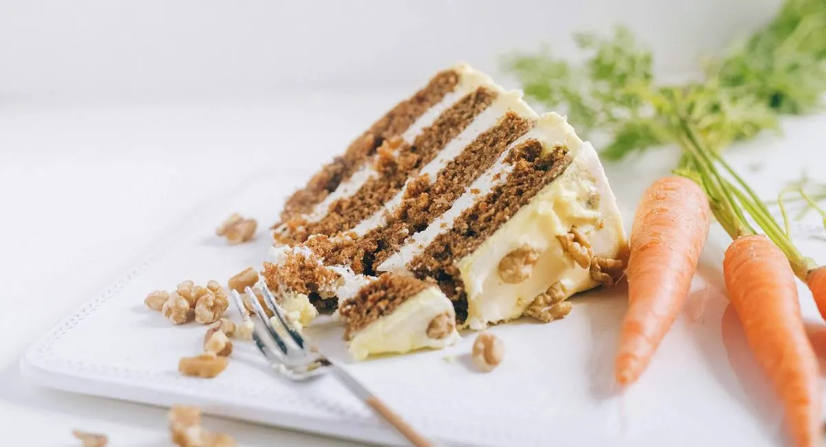 Морковный торт как в кофейне: рецепт десерта, в который влюбляются с первого кусочка - today.ua