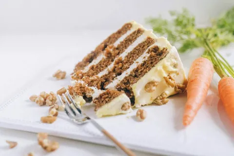 Морковный торт как в кофейне: рецепт десерта, в который влюбляются с первого кусочка
