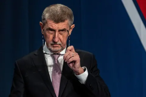 "Важливо зустрітися": що стоїть за неочікуваною ініціативою Бабіша побачитись із Зеленським