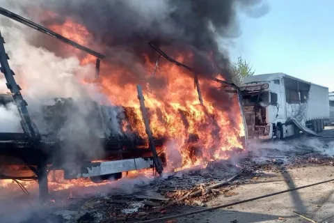 Російський дрон атакував автобус з дітьми: є поранені