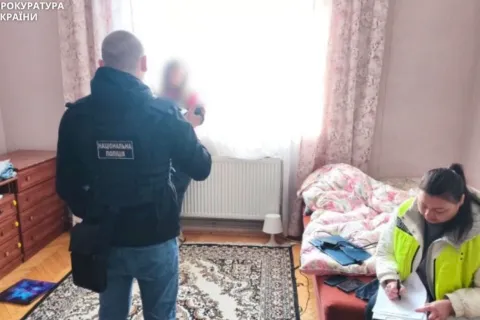 Поездка с бонусом: 27-летняя таксистка из Ивано-Франковска подрабатывала сутенёршей