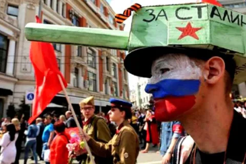 От "можем повторить" до "лучше отменить": российское "победобесие" 9 мая трещит по швам — сколько регионов уже отменили парады