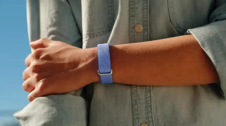 Google представила фітнес-браслет без екрана: що відомо про Fitbit Air Google представила фітнес-браслет без екрана: що відомо про Fitbit Air - today.ua