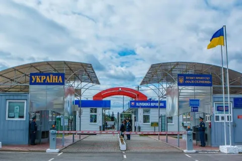 Словакия закрыла все КПП на границе с Украиной: что известно о срочном решении