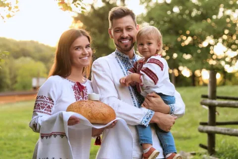 Не спите на одной подушке и не ссорьтесь за обедом: какие строгие запреты действуют 14 мая на святого Исидора