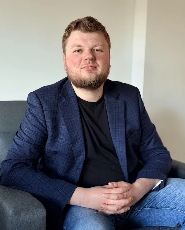 Код незламності. Як Senior Engineer Сергій Клименко забезпечував стабільність критичних систем американських клієнтів, перебуваючи в Києві під тривогами і обстрілами Код незламності. Як Senior Engineer Сергій Клименко забезпечував стабільність критичних систем американських клієнтів, перебуваючи в Києві під тривогами і обстрілами - today.ua