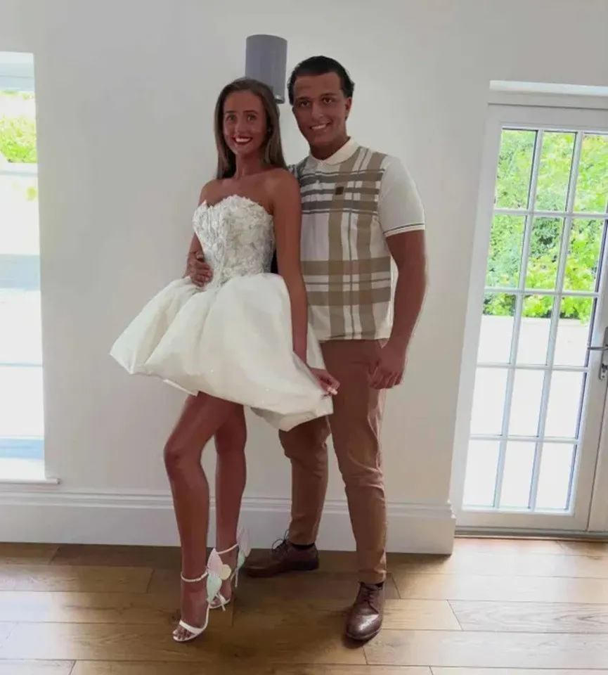 Під вінець у білих Crocs: 16-річна донька Тайсона Ф'юрі шокувала світ екстравагантним весіллям (фото) Під вінець у білих Crocs: 16-річна донька Тайсона Ф'юрі шокувала світ екстравагантним весіллям (фото) - today.ua