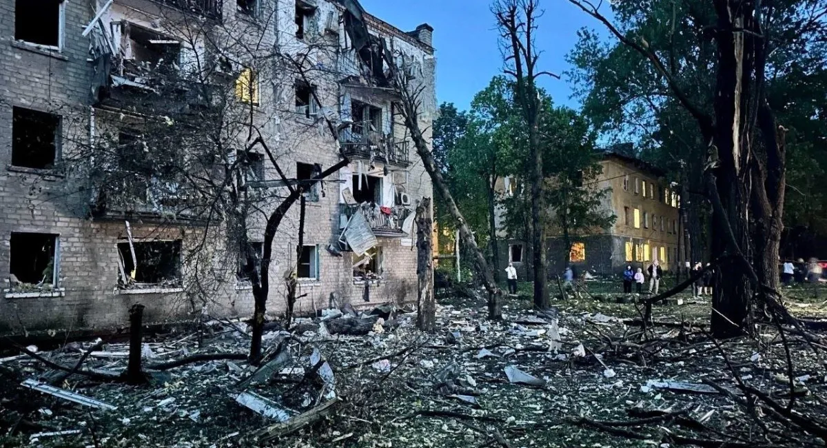 РФ завдала комбінованого удару по Дніпру: є багато постраждалих, серед яких діти (фото, відео) - today.ua