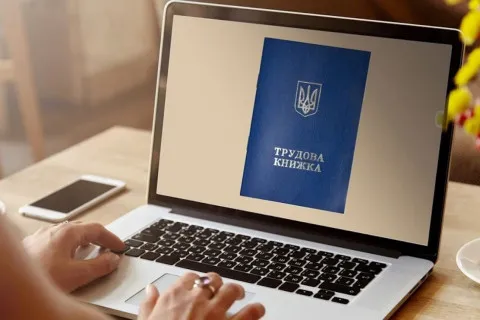 Пенсійний фонд не приймає у багатьох українців оцифровані трудові книжки: у чому причина