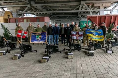 Укрзалізниця перетворила свій чай на 24 млн гривень на зброю для ЗСУ: або чому варто випити під час поїздки фірмовий “Гранатомед”