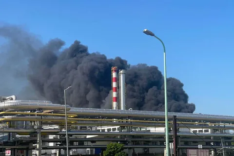 Взрыв и пожар на нефтяном гиганте Венгрии: что известно и какие есть версии причин катастрофы