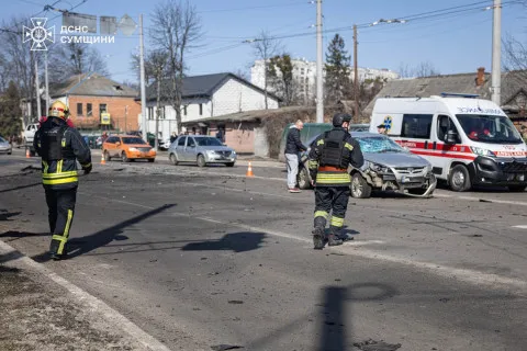 У Сумах російський дрон цинічно вдарив по поховальній процесії: є жертви