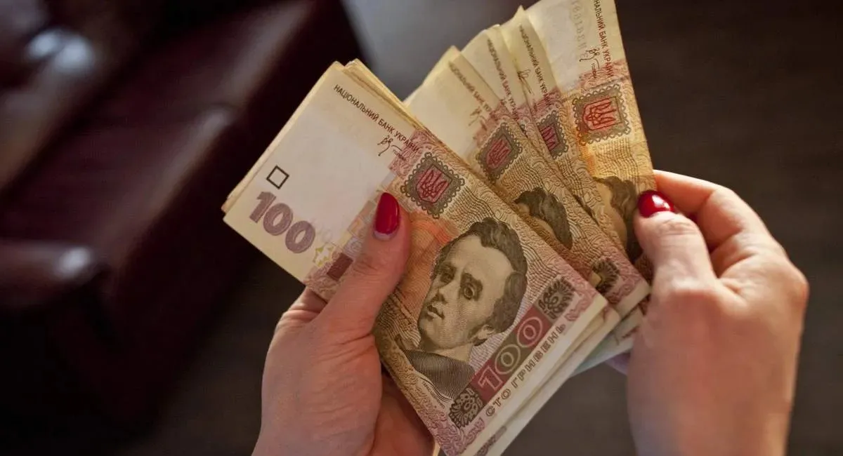 В Украине выводят из обращения значительную часть денег: какие банкноты вскоре перестанут принимать - today.ua
