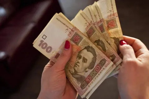 В Украине выводят из обращения значительную часть денег: какие банкноты вскоре перестанут принимать