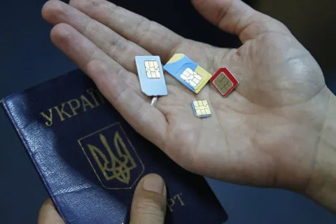 SIM-карты в Украине могут начать продавать по паспортам: кого из граждан оставят без связи