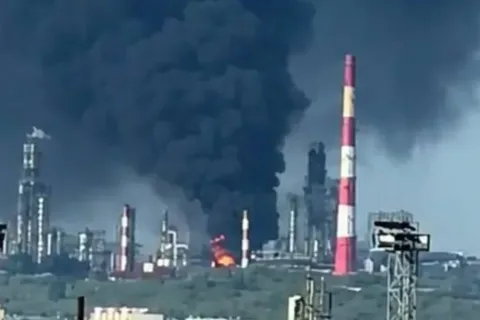 Український дрон зупинив великий НПЗ РФ: завод у Сизрані припинив роботу після удару