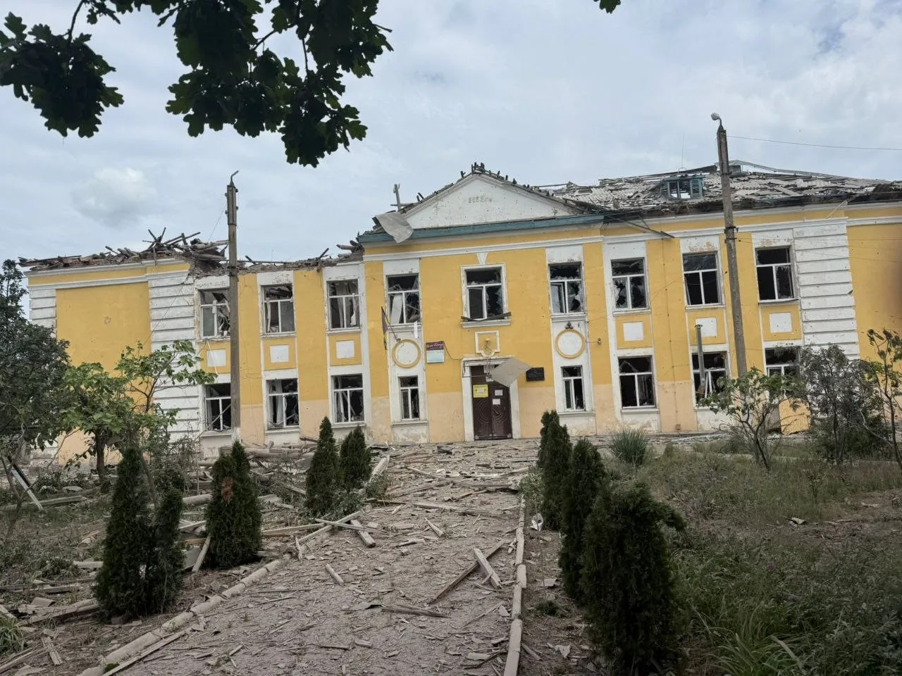 РФ продолжает уничтожать Донецкую область: в Николаевке убито 5 человек, разрушены дома в разных районах РФ продолжает уничтожать Донецкую область: в Николаевке убито 5 человек, разрушены дома в разных районах - today.ua