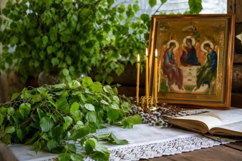 Что нельзя делать на Троицу: важные запреты и народные приметы праздничного дня