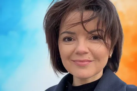 Эксклюзивная вышиванка и мини-платье: Маричка Падалко показала свою взрослую дочь-выпускницу (фото)