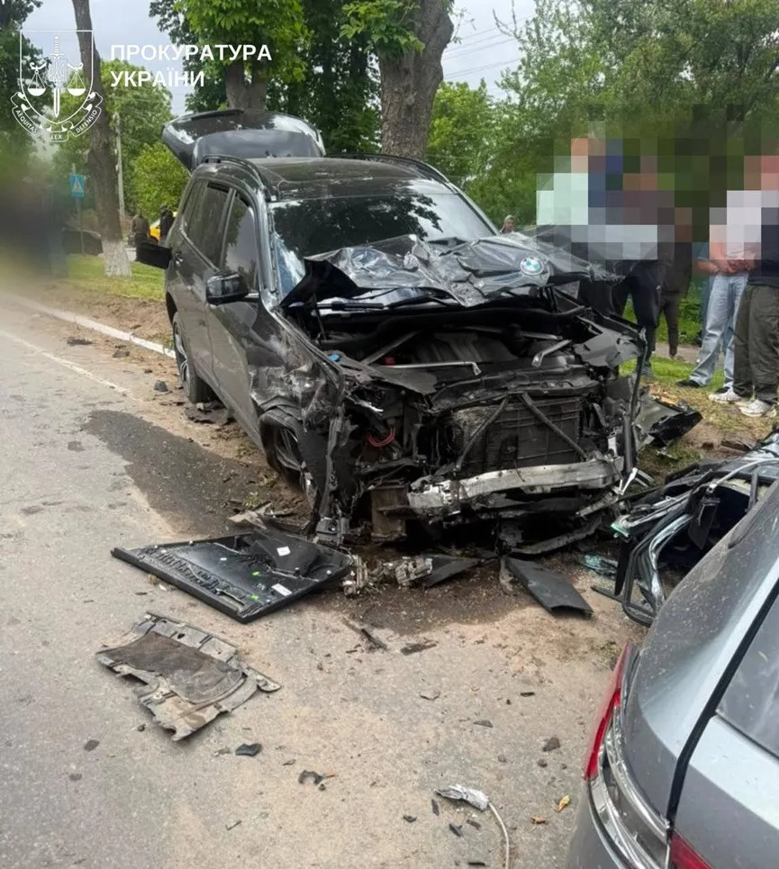 Жизнь оборвалась в страшном ДТП: в Переяславе родительская вседозволенность убила 17-летнего выпускника школы Жизнь оборвалась в страшном ДТП: в Переяславе родительская вседозволенность убила 17-летнего выпускника школы - today.ua