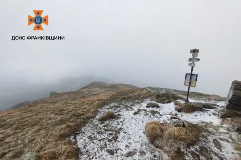 За два дні до літа в Україні температура впала нижче нуля та випав сніг
