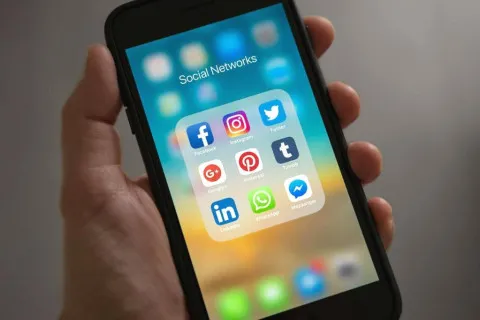 Шпигуни всередині смартфона: які додатки таємно збирають дані власника iPhone