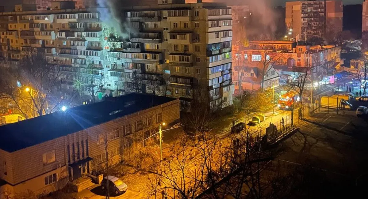 Росія масовано атакувала Київ: горять багатоповерхівки, уламки влучили у лікарні та школи - today.ua