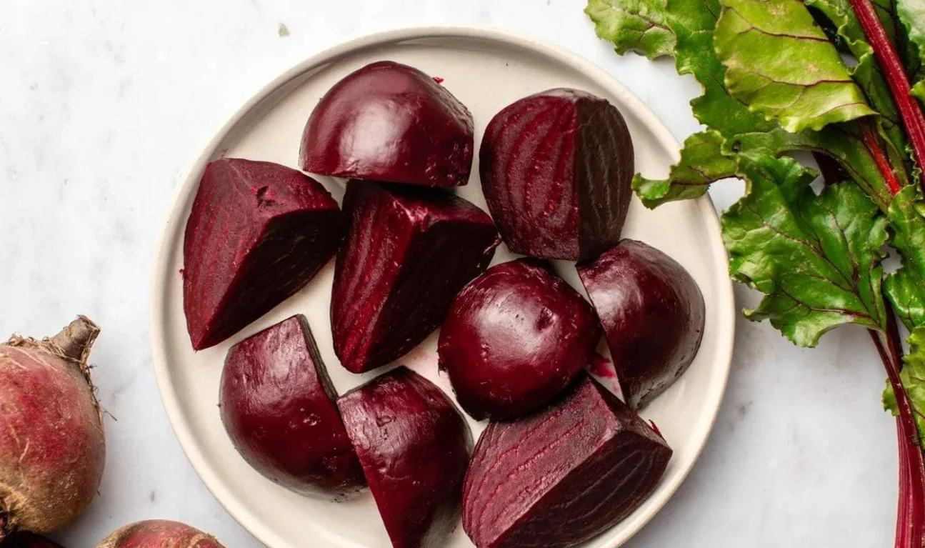 Назван доступный продукт, который чистит кровь лучше детокса и укрепляет сердце - today.ua