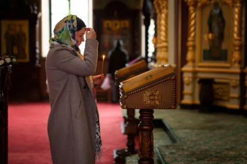 Церковный праздник 11 декабря: почему нельзя брать в руки острые предметы и отдавать вещи из дома