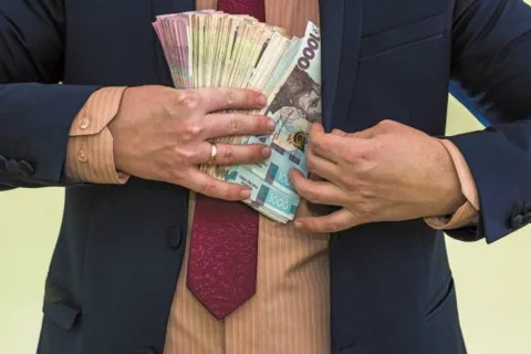 Гендиректор Укрпошти вимагає підвищити зарплати чиновникам: як це вплине на пенсії решти українців