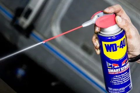 Средство WD-40 может значительно навредить машине: эксперты рассказали, куда его лучше не наносить