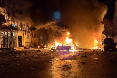 Пекельна атака на Харків: палаючий будинок і десятки поранених - у ДСНС розкрили масштаби руйнувань (фото)