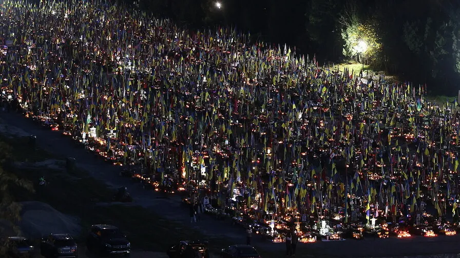 Загиблих українців уже немає де ховати: у Львові закінчились місця на військовій ділянці кладовища - today.ua