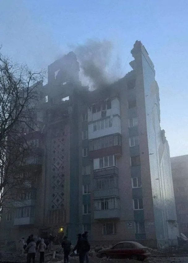 РФ вдарила по Тернополю: зруйновано багатоповерхівку, є загиблі (фото) РФ вдарила по Тернополю: зруйновано багатоповерхівку, є загиблі (фото) - today.ua