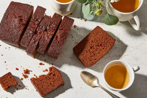 Нежный пирог из чая: как приготовить вкусный шоколадный десерт без яиц и молока